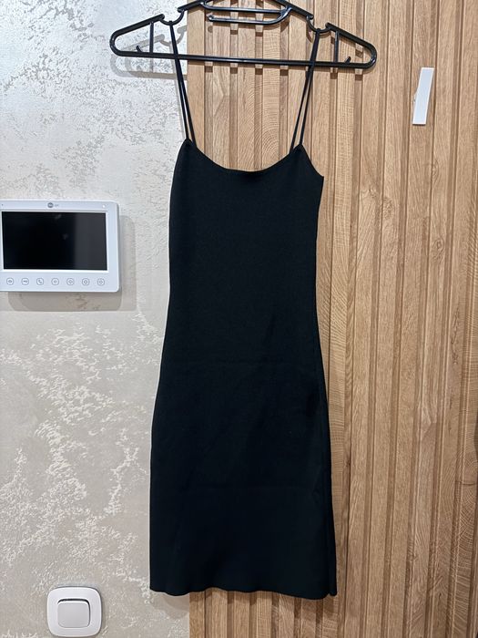 Жіноча сукня чорна Mango