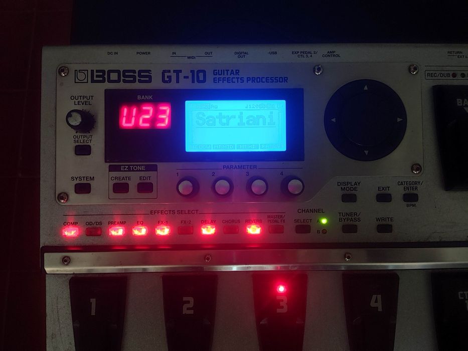 Pedaleira de efeitos | Boss GT-10