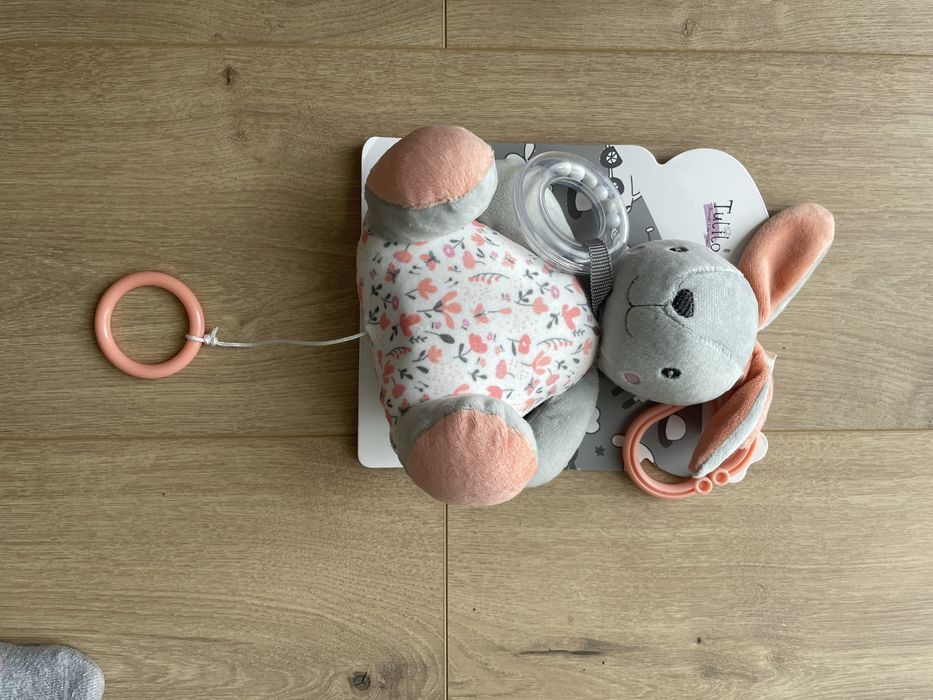 Zabawka niemowleca z pozytywką i grzechotką