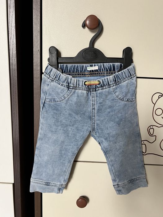 BENETTON spodnie jeansowe chłopięce 6/9 msc. rozm. 74