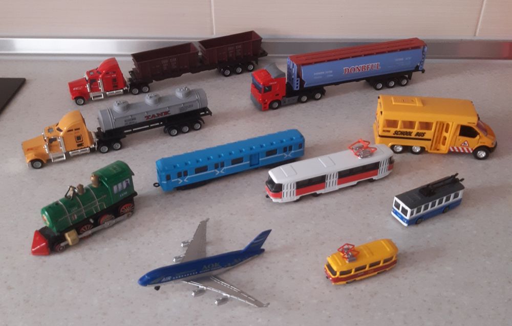 Коллекционные Вагон метро, трамвая, троллейбус, паровоз, школьный автобус и тд