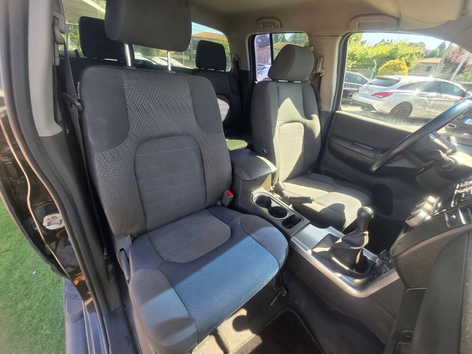 Nissan Navara   2.5 cc,  190 cv