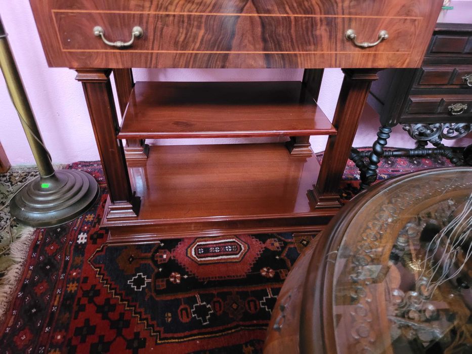 Móvel de apoio com tampo rotativo e prateleira deslizante - Mui