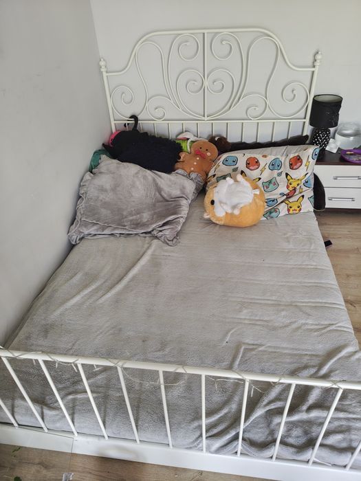 Sprzedam łóżko piętrowe i metalowe ze stelażem
