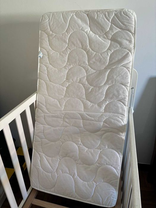 Berço e trocador para bébé