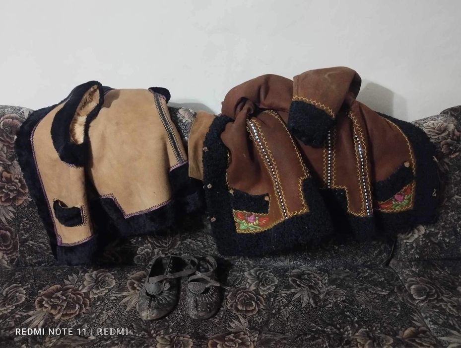 Кептар,кожуш та постоли.