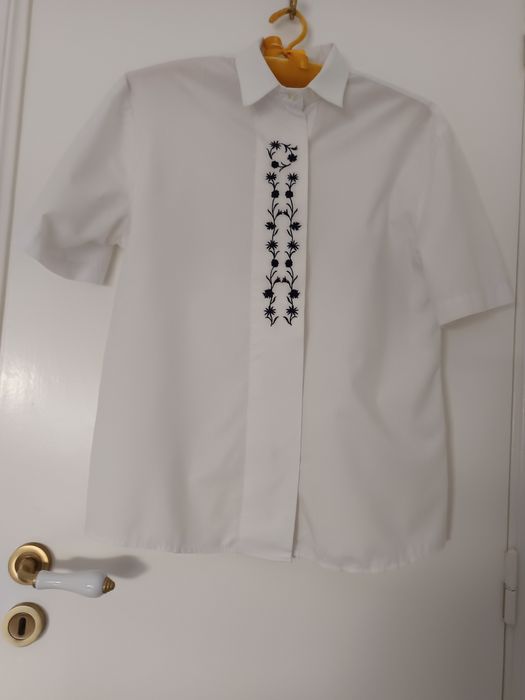 Camisa branca bordada"indumentária coro Sinfônico"