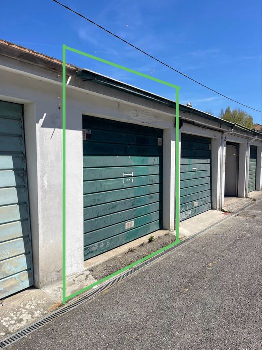 1 Garagem box acesso exterior com arrumos na cave - centro Aveiro