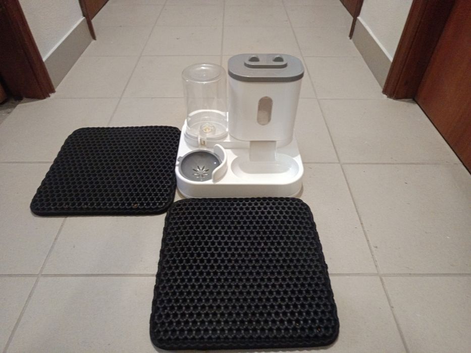 Comedouro e bebedouro