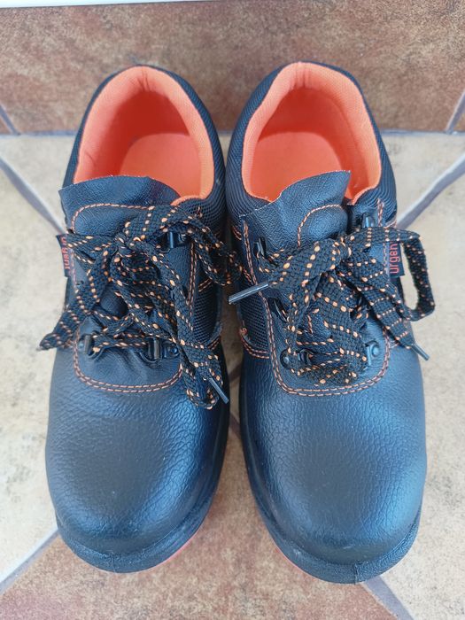 Mocne buty robocze   rozmiar 38