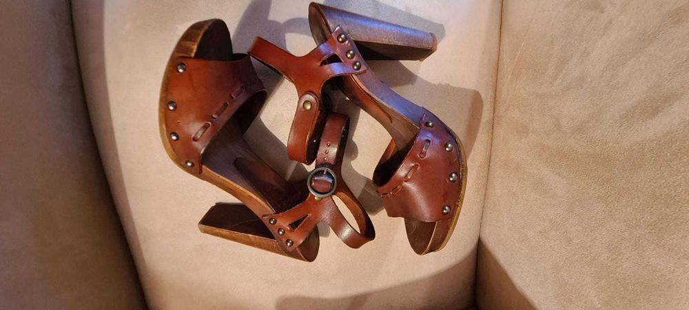 Sandália FOREVA castanha em pele estilo soca 36