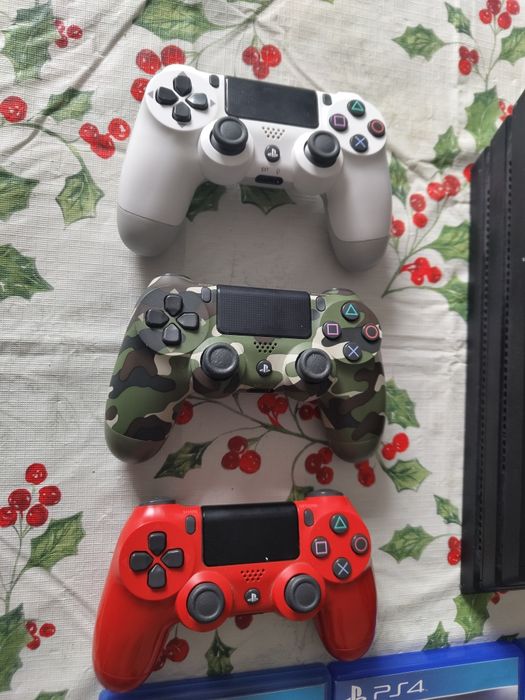 PlayStation 4 Pro 1TB + 4 Jogos + Comando + Cabos