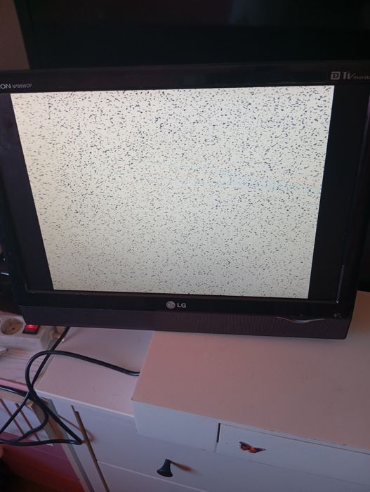 Vendo TV LG sem base