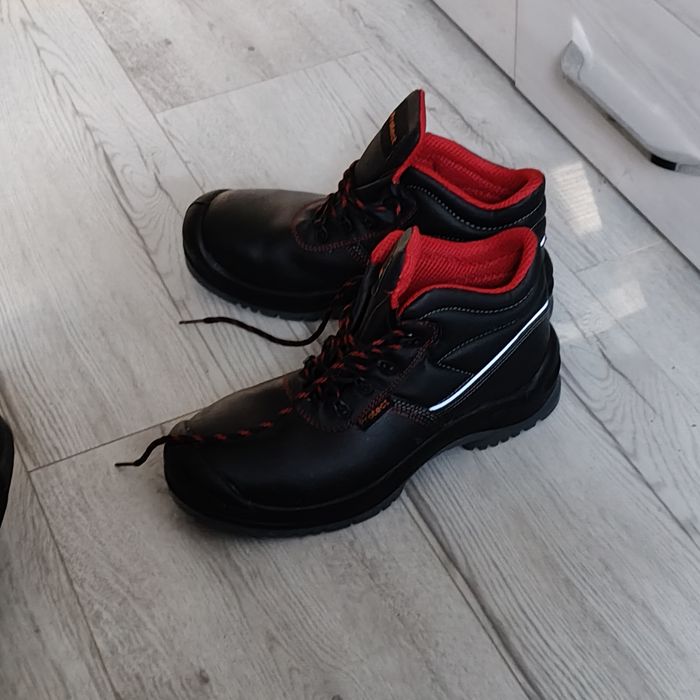 Nowe buty robocze