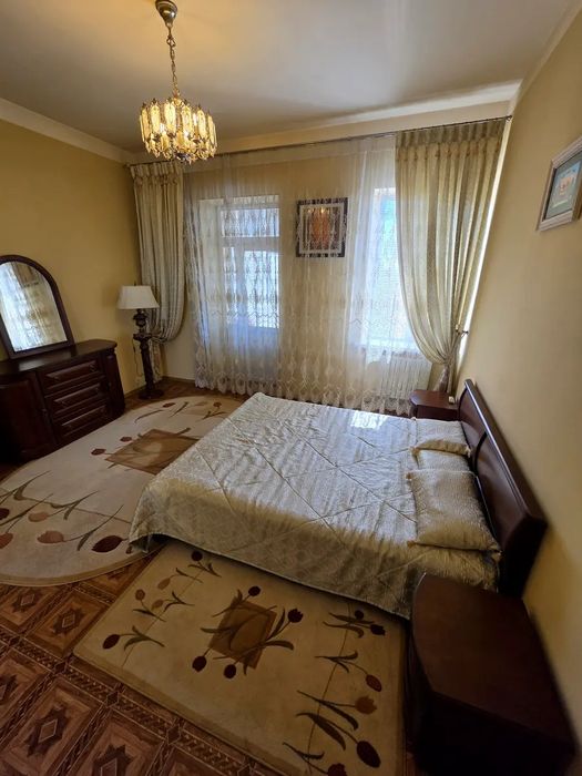 Продаж 2 кімнатна  сталінка Центр,  автономка,ліфт