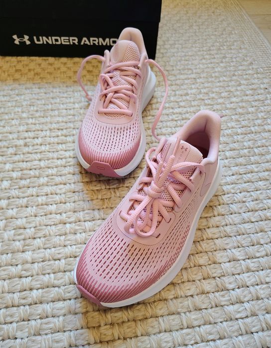 Жіночі кросівки Under Armour Charged Rogue