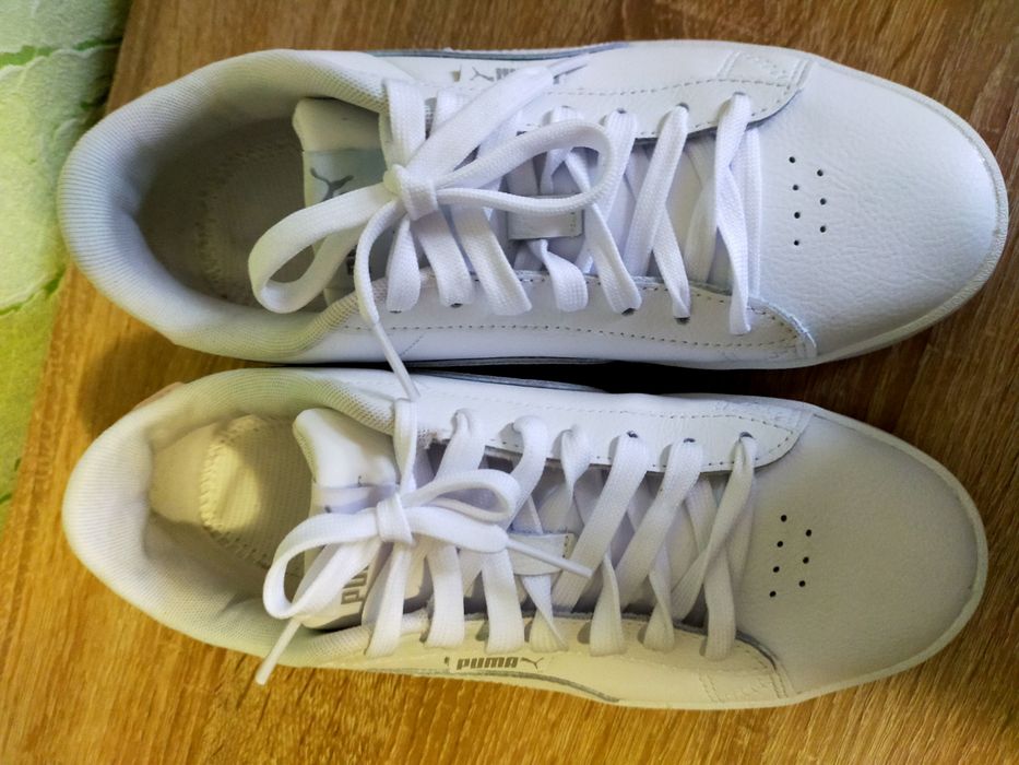 Продаються жіночі шкіряні кросівки PUMA.