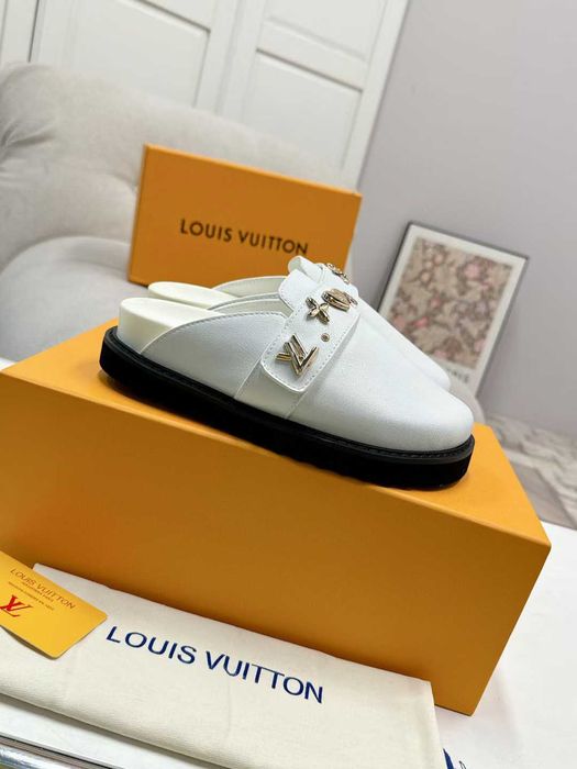 Louis Vuitton Buty, sandaly klapki, skora 060307