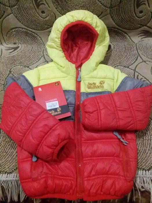 Яркая курточка Jack Wolfskin