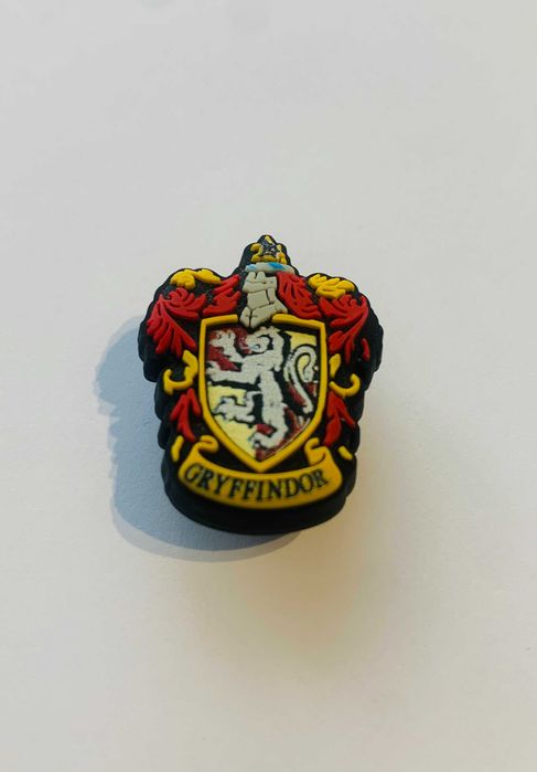 Oryginalne przypinki Harry Potter na Crocsy