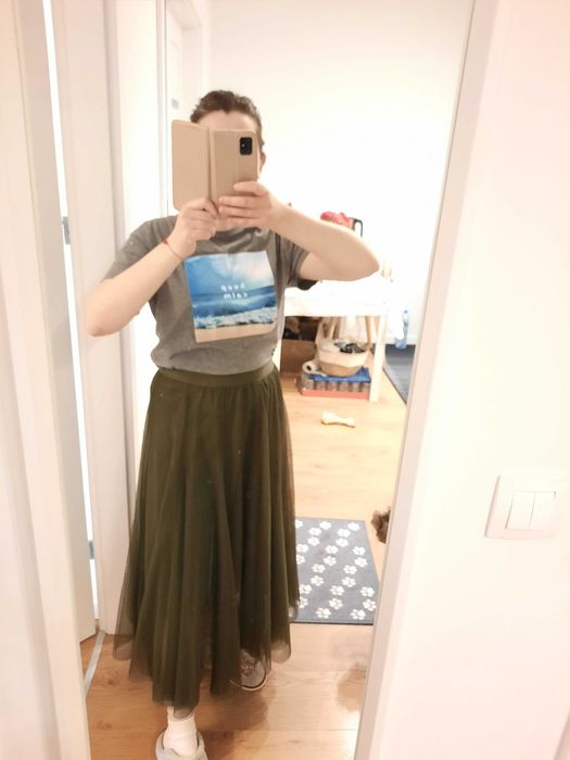 Oliwkowa tiulowa spódnica, rozmiar M, na wzrost 158–165 cm