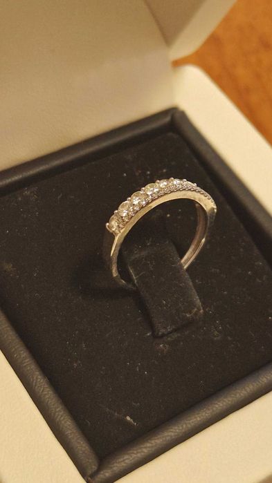 Sova, Каблучка із білого золота з діамантами