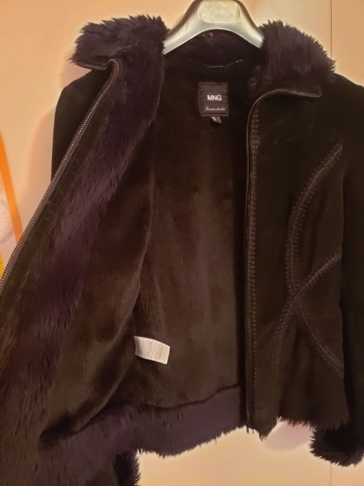 Casaco de pele com pelo, preto. LINDO!