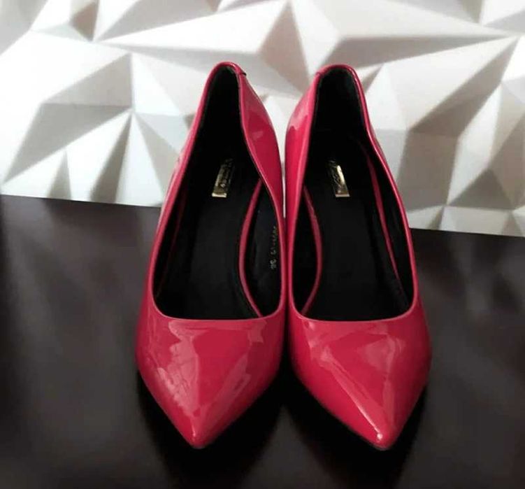 Czerwone czółenka na obcasie kaczuszka Vices rozm 38