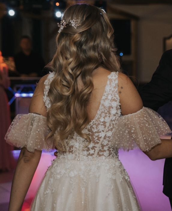 Suknia ślubna salon Nicole + długi welon