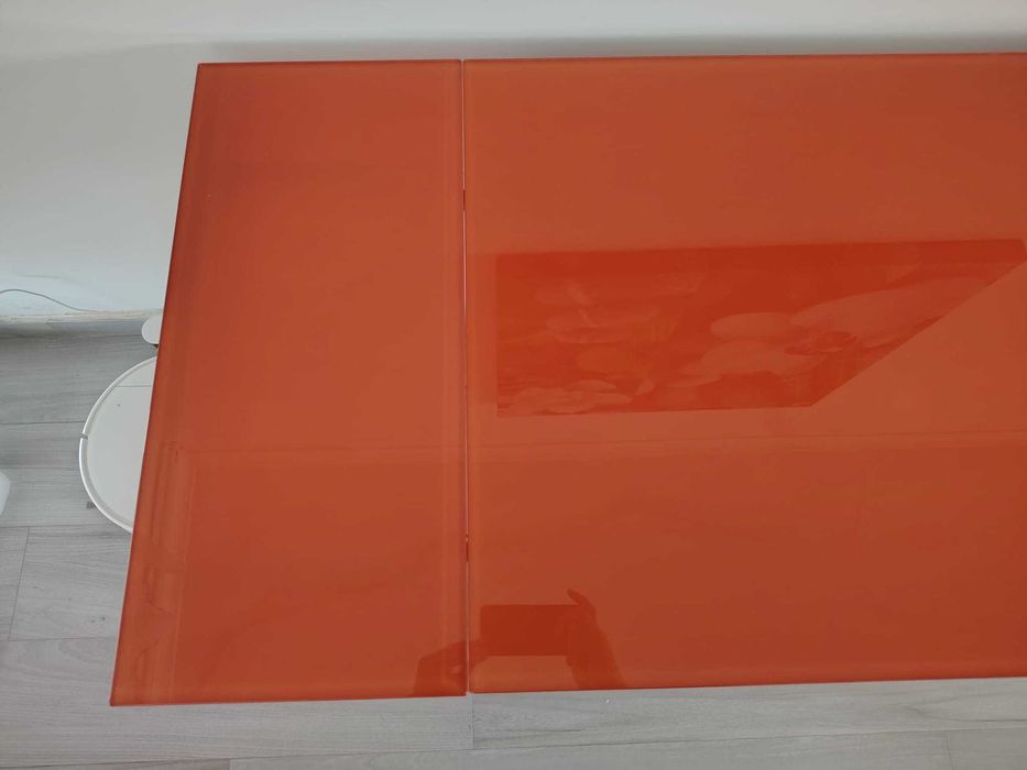 Mesa com tampo de vidro