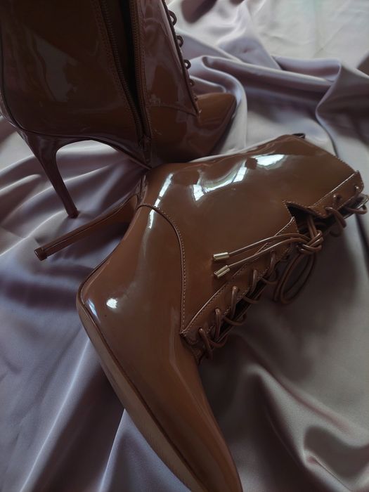 Акція 1+1=3, Ботильйони лакові , чобітки американські Aldo