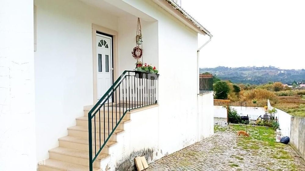 Moradia T3 isolada com terraço