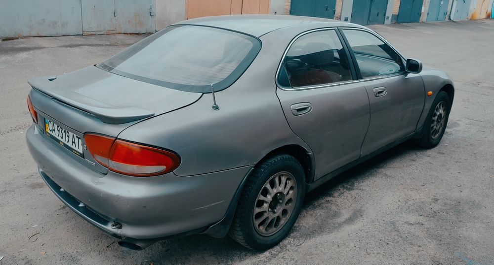 Маzda Xedos 6 на уверенном ходу