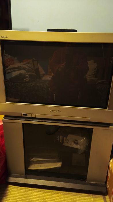 TV Panasonic com móvel