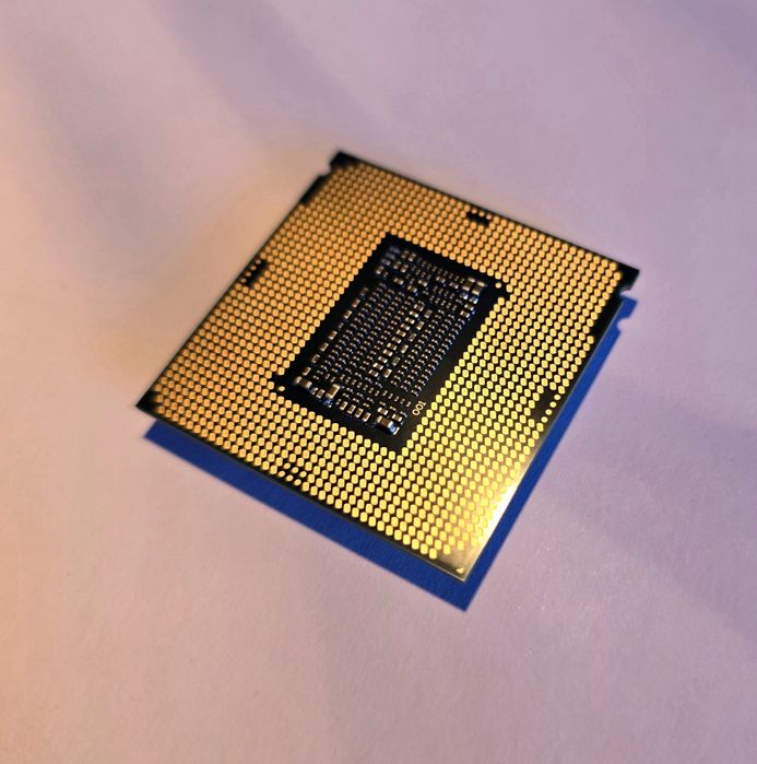 Процессор Intel Xeon E-2236