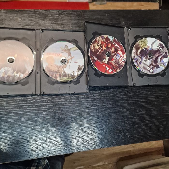 DVD Primeval S1 e 2 - 4 discos