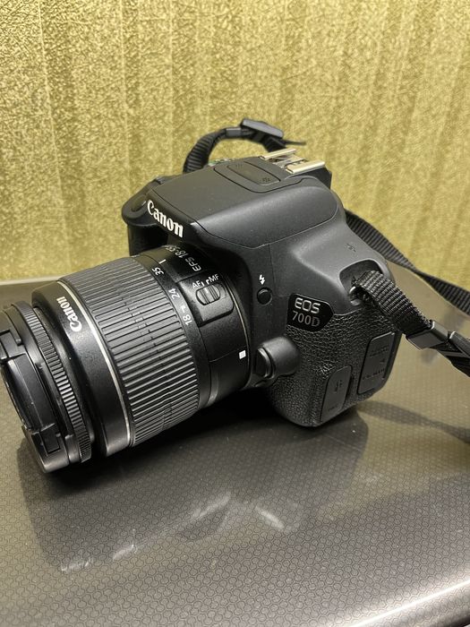 Фотоопарат Canon EOS 700D EF-S 18–55mm IS STM (Ki