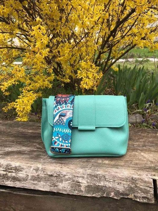 Шкіряна сумка через плече з текстильним ремінцем