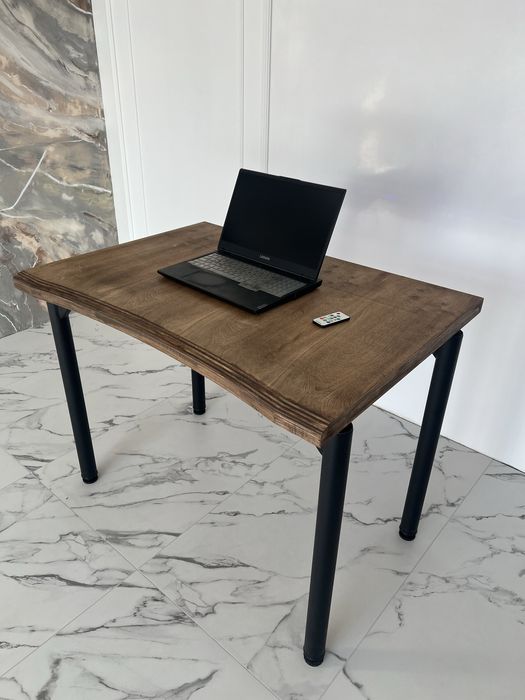 Стіл компʼютерний офісний письмовий