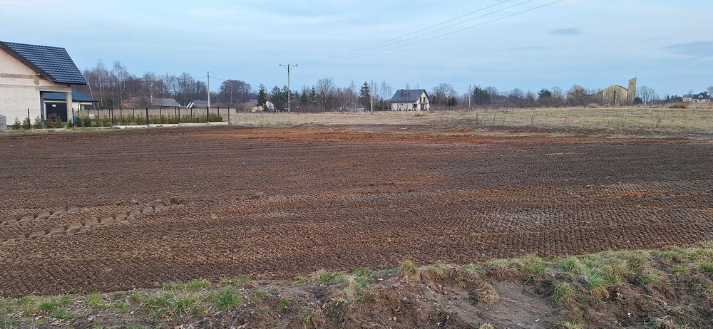Usługi glebogryzarką separacyjną glebogryzarka nowy trawnik aerator wertykulator zakładanie trawników napowietrzenie trawy niwelacja terenu