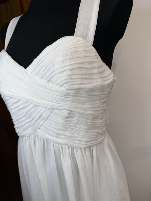 Biała sukienka na grubych ramiączkach krótka biała sukienka