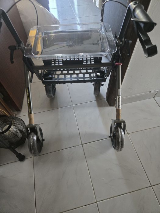 Andarilho com travão