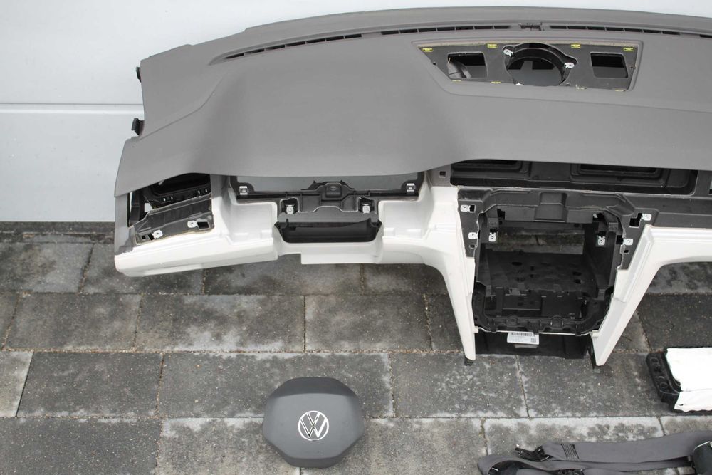 VW Passat B8 lift konsola airbag pasy szara oryginalna
