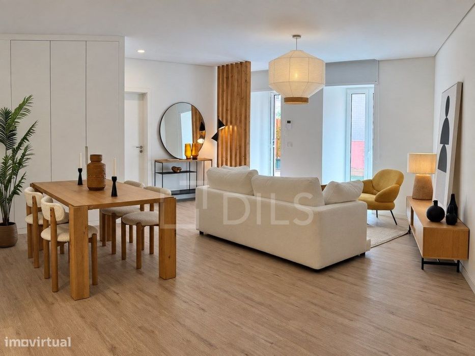 Apartamento T1, mobilado, com terraço e 1 lugar de estacionamento