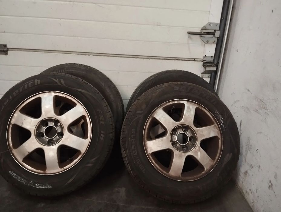 JOGO DE JANTES ORIGINAIS AUDI A3 8L COM PNEUS SEMINOVOS 195/65R15