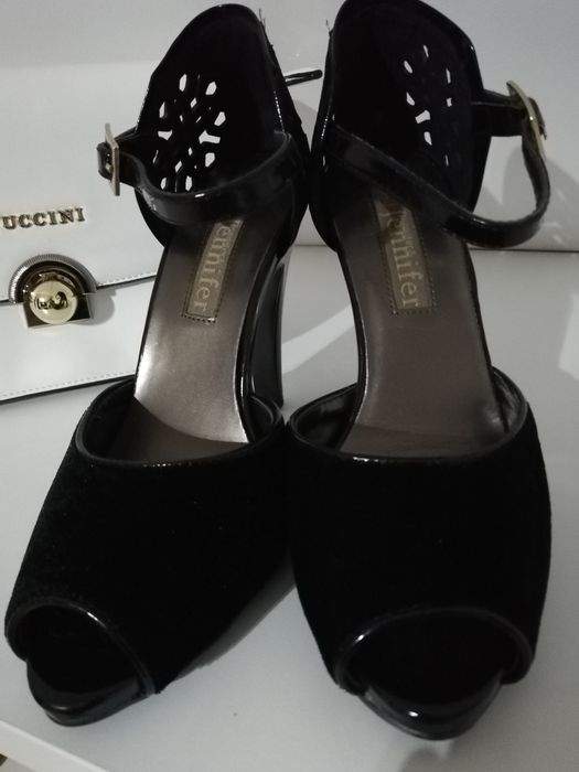 Czarne szpilki sandałki aksamit zapina na kostce 37