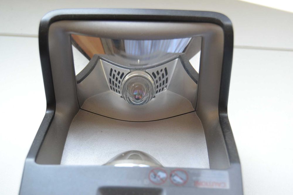 Projetor LG UST PF1000U Curta Distancia para peças, Comando Remoto e Fonte de Alimentação vendidos separadamente