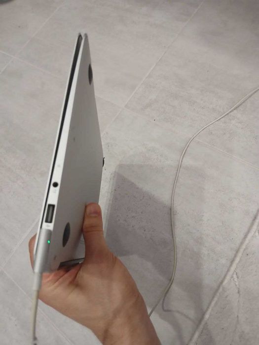 Несправний macbook air a1370. На запчастини
