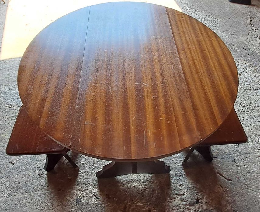 Mesa de madeira dobrável (estilo borboleta) + 4 bancos