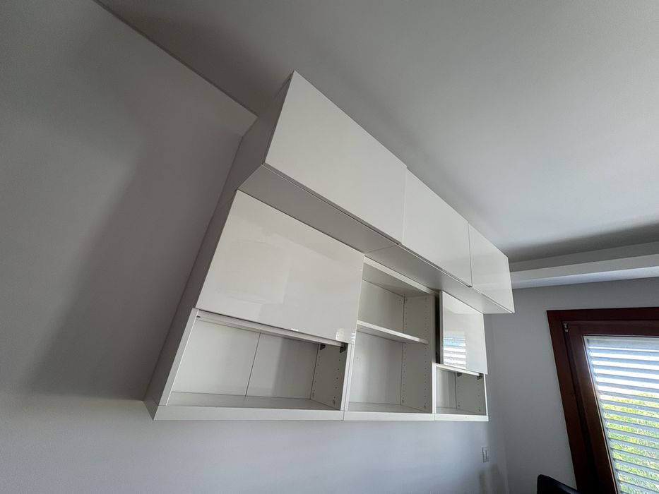 Móvel Besta IKEA usado em quarto de criança